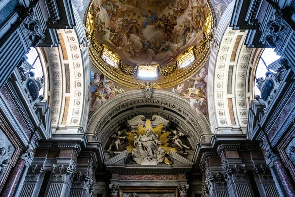 Rijk Versierd Plafond Interieur Van Santa Maria Del Carmine Kerk — Stockfoto