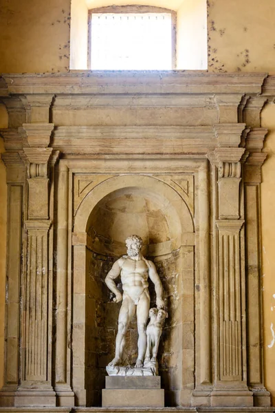 Μαρμάρινο Άγαλμα Γυμνού Άνδρα Παλάτι Πίττι Φλωρεντία Ιταλία Ευρώπη — Φωτογραφία Αρχείου
