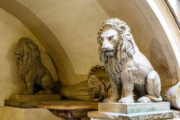 Big lion statue at Palazzo Vecchio, the town hall of Florence, Tuscany, Italy, Europe
