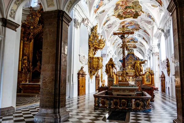Zlatý Krucifix Barokním Stylu Opatství Stams Tyrolsko Rakousko Evropa — Stock fotografie