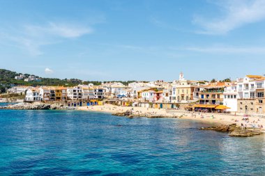 Sahilde ve eski Calella de Palafrugell, Costa Brava, Katalonya, İspanya, Avrupa 'da manzara