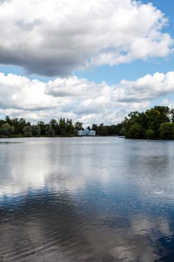 Puşkin, Saint Petersburg, Rusya ve Avrupa 'daki Catherine Sarayı' nın parkında göl