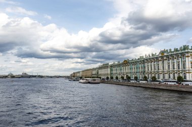 Saint Petersburg, Rusya ve Avrupa 'daki Neva nehrinin kıyısına bakın.