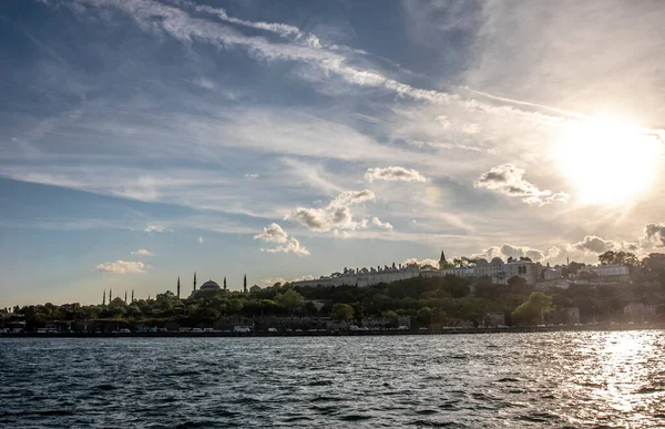 Utsikt Över Topkapipalatset Och Eminonu Grannskapet Istanbul Turkiet Europa — Stockfoto