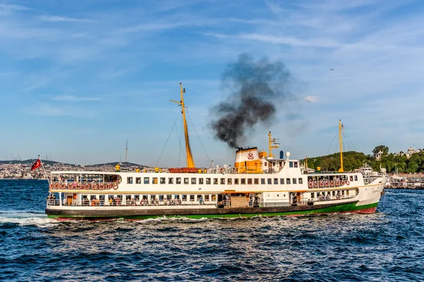 Istanbul Public Ferry Ånga Bosporen Istanbul Turkiet Mellanöstern — Stockfoto