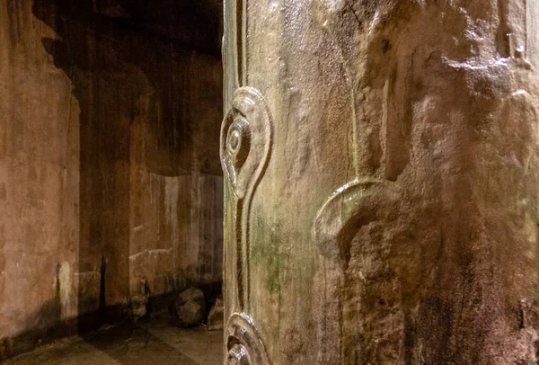 Columna Del Ojo Gallina Dentro Cisterna Basílica Una Cisterna Bizantina — Foto de Stock