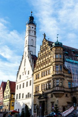 Rothenburg ob der Tauber, Almanya 'daki belediye binasının ön cephesi ve Rönesans Kulesi