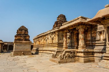 Hampi, Karnataka, Hindistan ve Asya 'daki Sri Virupaksha tapınağının dışında.