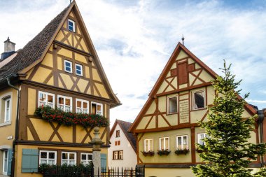 Yarı keresteli evleri olan Rothenburg ob der Tauber 'in tarihi merkezi, Bayern, Almanya, Avrupa