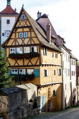 Yarı keresteli evleri olan Rothenburg ob der Tauber 'in tarihi merkezi, Bayern, Almanya, Avrupa