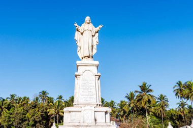 Eski Goa, Goa Velha, Goa, Hindistan, Asya 'daki Se katedralinin önündeki İsa heykeli