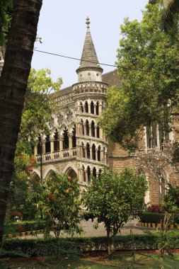 Üniversite, Mumbai, Maharashstra, Hindistan ve Asya 'daki kütüphanenin sarmal merdivenlerinin dışında.