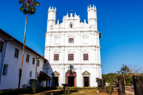印度果阿 亚韦拉哈 圣方济各天主教堂门面 — 图库照片