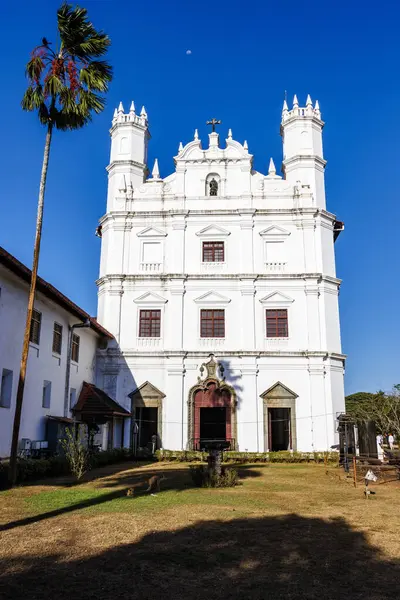 印度果阿 亚韦拉哈 圣方济各天主教堂门面 — 图库照片
