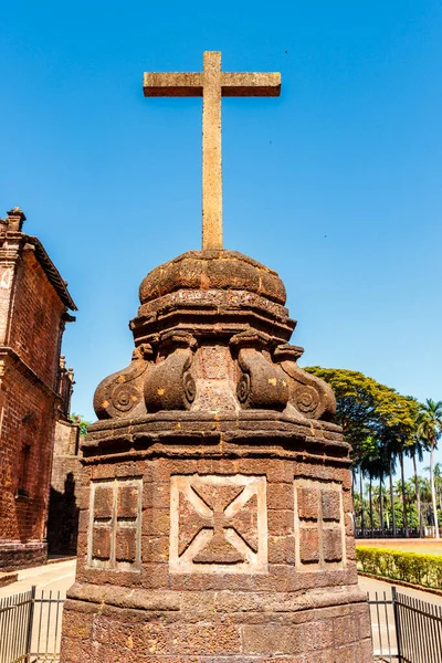 印度果阿 古果阿 博耶稣大教堂旁边的大石十字架 — 图库照片