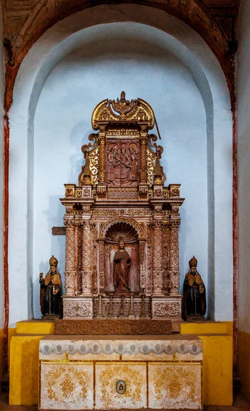 ヴェラ インド アジアにおけるアッシジの聖フランシスカトリック教会の内部 — ストック写真