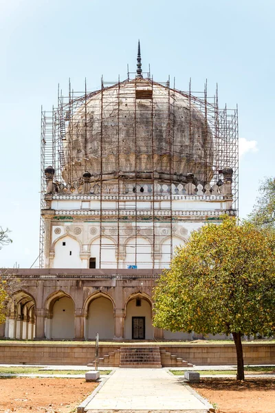 苏丹Mohammad Qutb Shah Qutb Shah Hyderabad Telangana 印度和亚洲陵墓外 — 图库照片