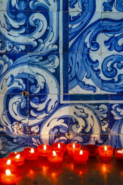 ポルトガルのオビドスに青いポルトガルタイルを持つサンタ マリア教会の内部 ヨーロッパ — ストック写真