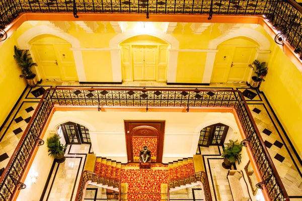 位于印度马哈拉施特拉邦孟买的泰姬陵主大厅装饰华丽 — 图库照片