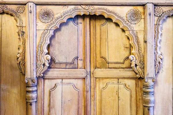 Ornate Wooden Door Sculpted Birds Taj Mahal Palace Mumbai Maharashtra — Stock Photo, Image