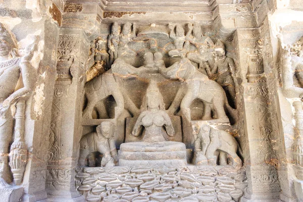 Skulptur Med Hindu Gudinna Och Elefanter Kailasa Tempel Ellora Grottor — Stockfoto