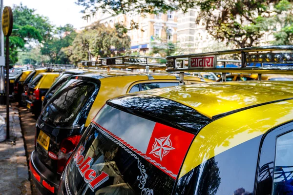 Reihe Von Geparkten Mumbai Taxis Alten Zentrum Der Stadt Maharashtra — Stockfoto