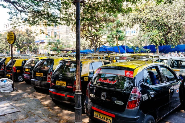 Reihe Von Geparkten Mumbai Taxis Alten Zentrum Der Stadt Maharashtra — Stockfoto