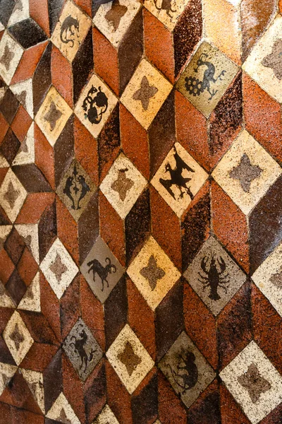 世界遺産に登録されているマルボルク マリエンブルク のドイツ騎士団の城の豊かな装飾が施された床 — ストック写真