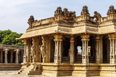 Sri Virupaksha tapınağının dışında müzik sütunları, Hampi, Karnataka, Hindistan, Asya
