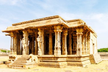Sri Virupaksha tapınağının dışında müzik sütunları, Hampi, Karnataka, Hindistan, Asya