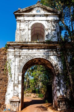 Eski Goa 'da (Goa Velha), Goa, Hindistan, Asya' da Gebelik Kemeri