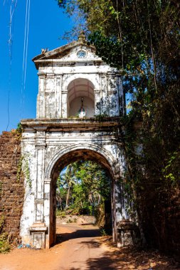 Eski Goa 'da (Goa Velha), Goa, Hindistan, Asya' da Gebelik Kemeri