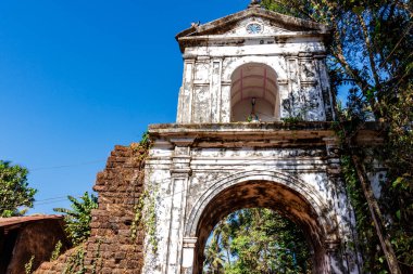 Eski Goa 'da (Goa Velha), Goa, Hindistan, Asya' da Gebelik Kemeri