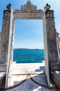 Denize açılan kapı, Dolmabahçe sarayı, İstanbul, Türkiye, Avrupa