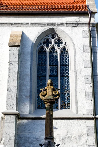 Estátua Sereia Masculina Frente Uma Igreja Branca Rothenburg Der Tauber — Fotografia de Stock