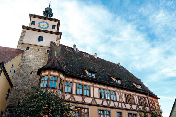Velho Edifício Meia Madeira Torre Relógio Pedra Cidade Velha Rothenburg — Fotografia de Stock