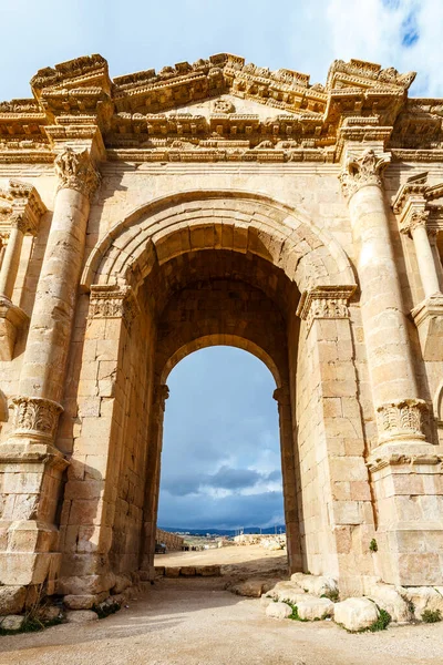 哈德良拱门的建造是为了纪念公元129 130年哈德良皇帝对杰拉什的访问 — 图库照片