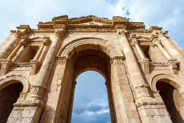 哈德良拱门的建造是为了纪念公元129 130年哈德良皇帝对杰拉什的访问 — 图库照片