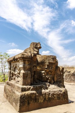 Nandi heykeli Ellora, Maharashstra, Hindistan, Asya 'daki 21. Mağaranın önünde.