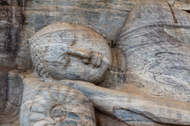 Polonnaruwa, Sri Lanka, Asya 'daki Unesco Dünya Mirası Alanı Gal Vihara' nın yaslanan Buda heykeli