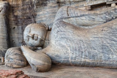 Polonnaruwa, Sri Lanka, Asya 'daki Unesco Dünya Mirası Alanı Gal Vihara' nın yaslanan Buda heykeli