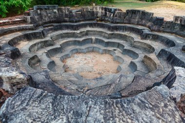 Sri Lanka, Asya 'daki Polonnaruwa Krallığı Unesco Dünya Mirası Alanında Nelum Pokuna (Lotus Pond) hamamı