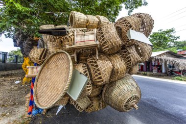 Satılık sepetlerle dolu üç tekerlekli bisiklet, Ilocos, Filipinler, Asya