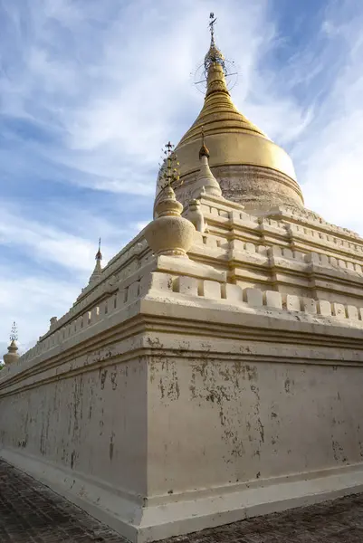 Внешний Вид Белой Пагоды Золотым Куполом Багане Мьянма Азия — стоковое фото
