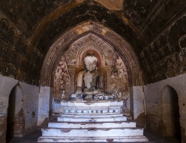 Oturan Buda heykeli, Tetigu Tapınağı, Nyaung U, Bagan, Myanmar, Asya