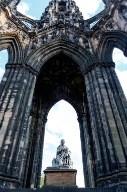 Scott anıt, bir Victorium Gotik anıt İskoç yazar Sir Walter Scott Edinburgh, İskoçya, İngiltere'de Princes Street bahçelerde