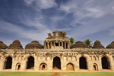 Fil Ahırları, Vijayanagara İmparatorluğu 'nun kraliyet filleri için ahırlar, Hampi, Karnataka, Hindistan, Asya