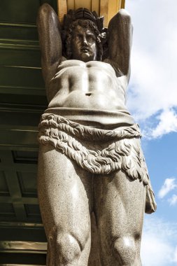 St. Petersburg, Rusya ve Avrupa 'daki Hermitage müzesinin dev Atlas heykeli.