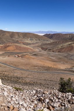 Salinas Grandes yakınlarındaki And Dağları Salta, Kuzey Arjantin, Güney Amerika 'daki tuz düzlükleri