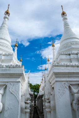 Sandamuni Paya pagoda, Mandalay, Myanmar, Asya 'nın beyaz stupası.